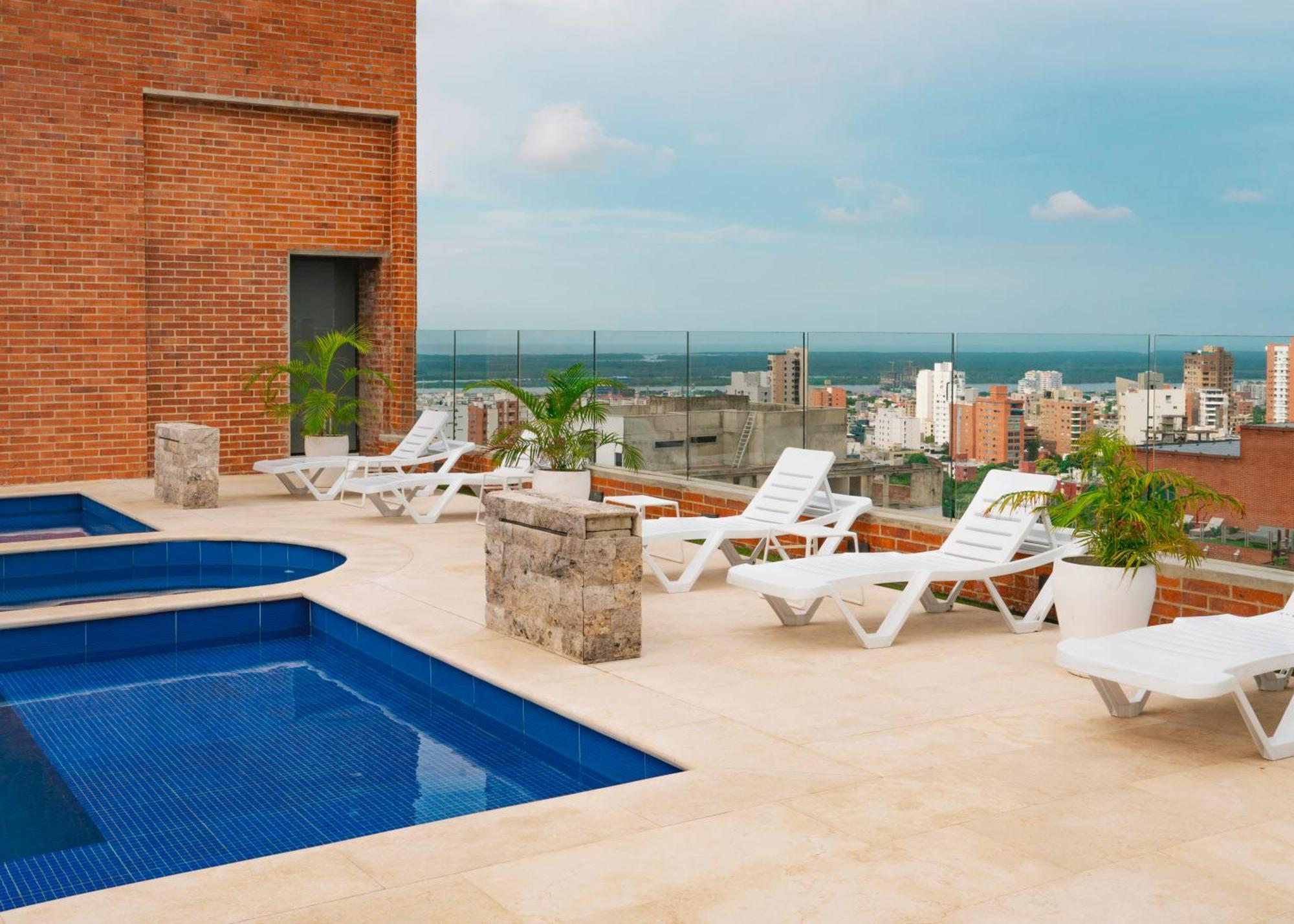 Hotel Dann Carlton Barranquilla Y Centro De Convenciones Екстериор снимка Rooftop pool at Hotel Habita, Mérida, Yucatán, Mexico