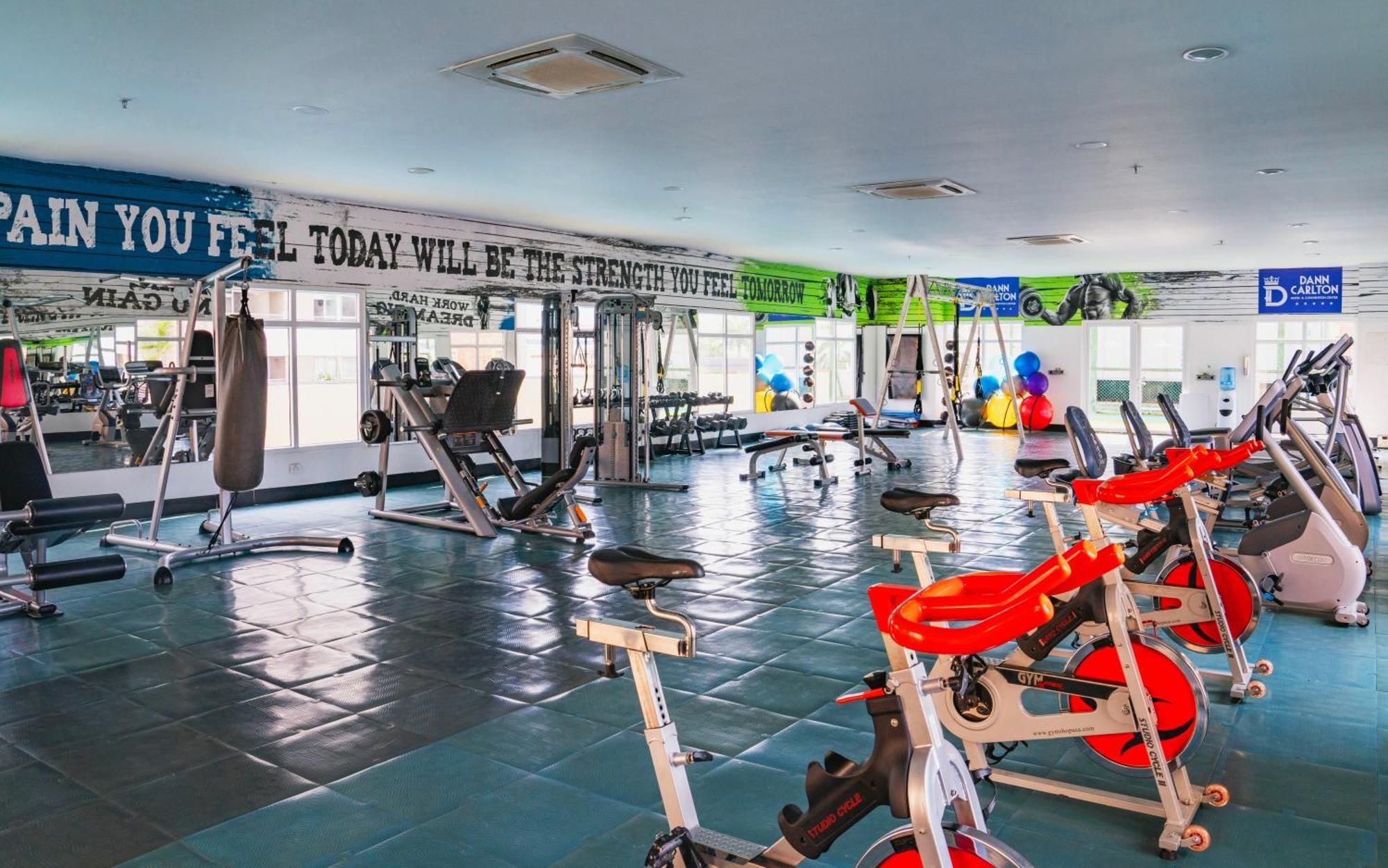 Hotel Dann Carlton Barranquilla Y Centro De Convenciones Екстериор снимка The gym at the University of Asia Pacific