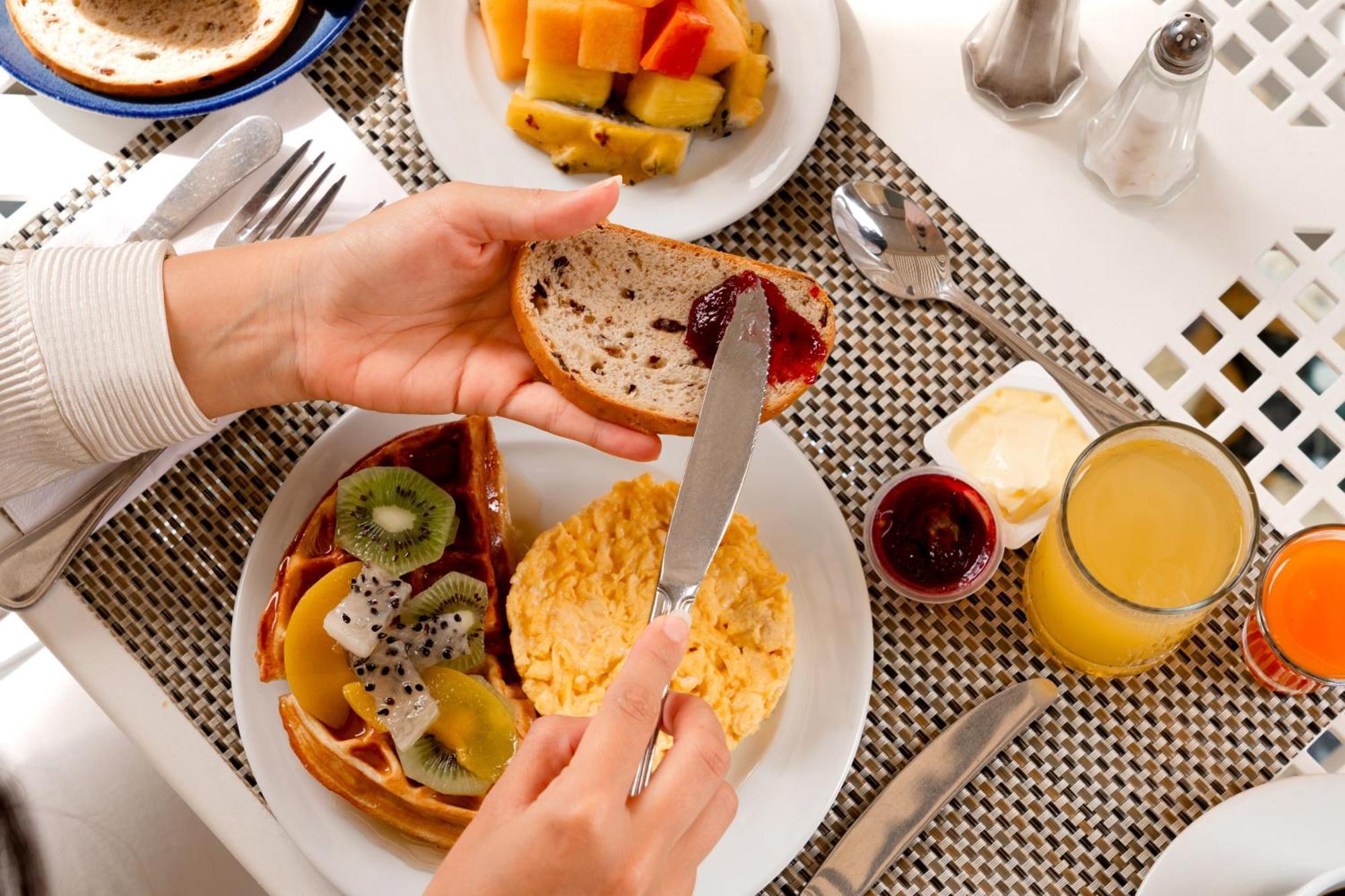 Hotel Dann Carlton Barranquilla Y Centro De Convenciones Екстериор снимка A continental breakfast
